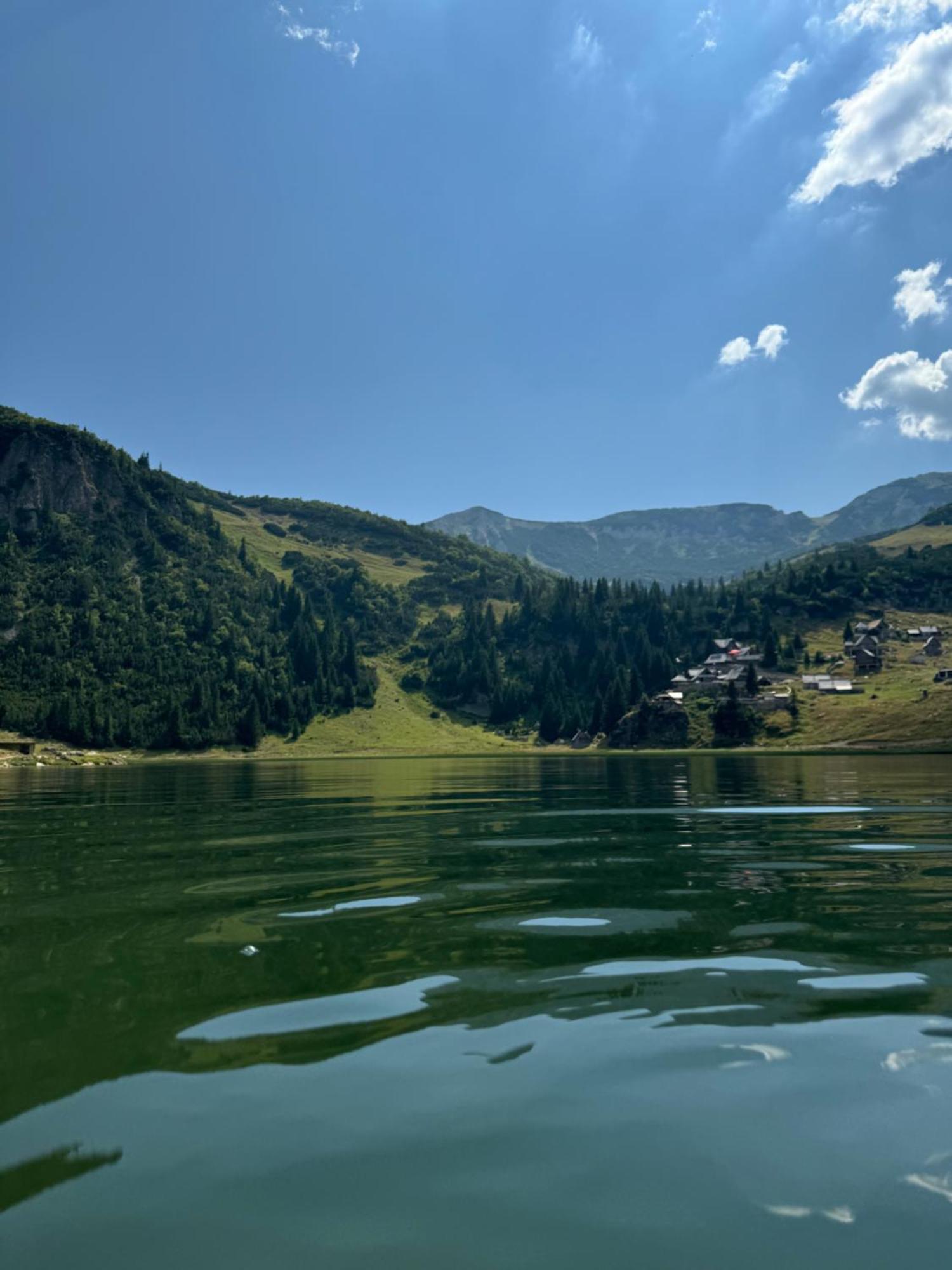 フォイニツァProkosko Jezero Zlatna Kolibaアパートメント エクステリア 写真